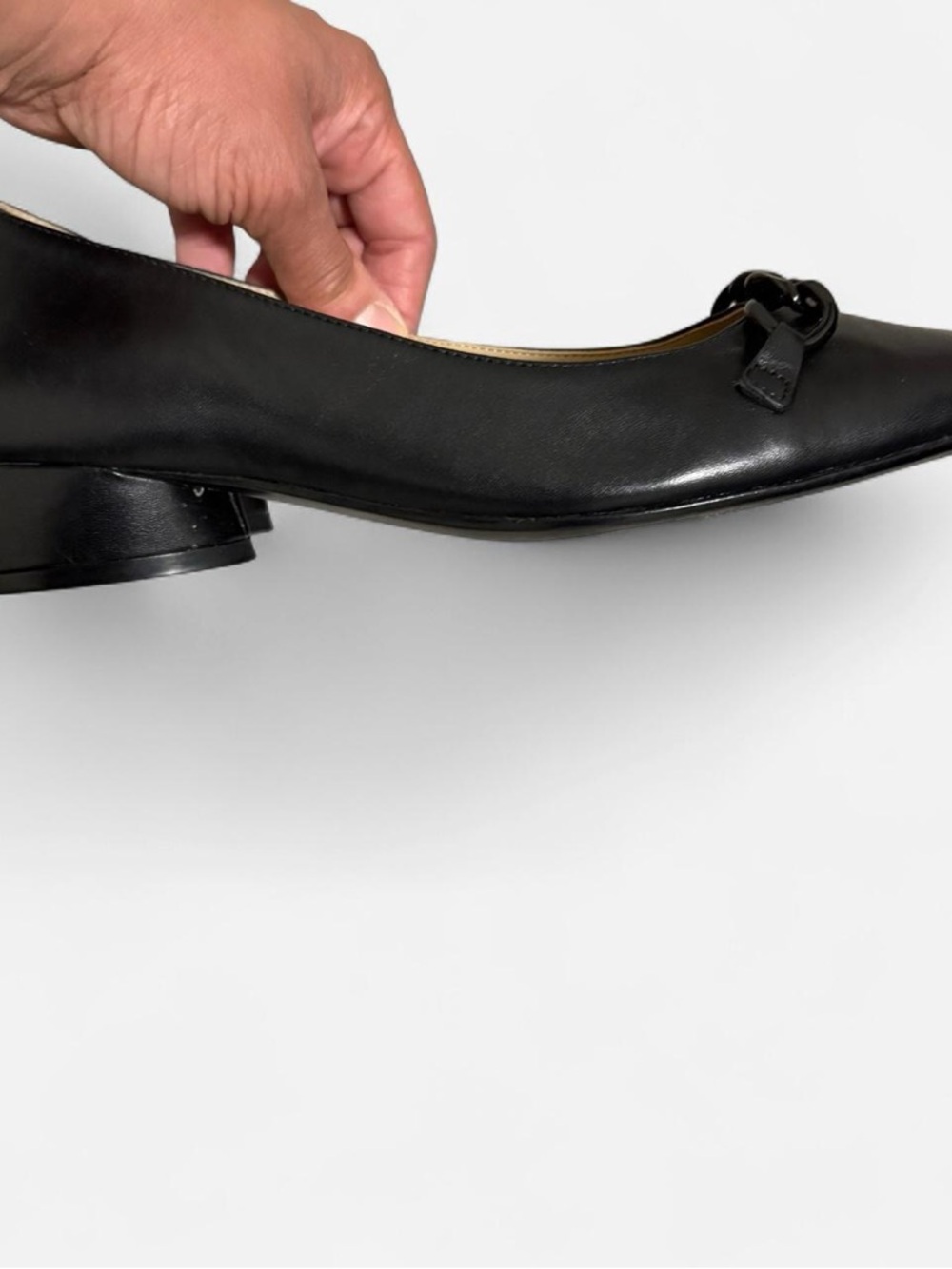 Naturalizer Becca Black Leather Pointed Toe Flats with Chain Detail Size 9.5 - Picture 2 of 7